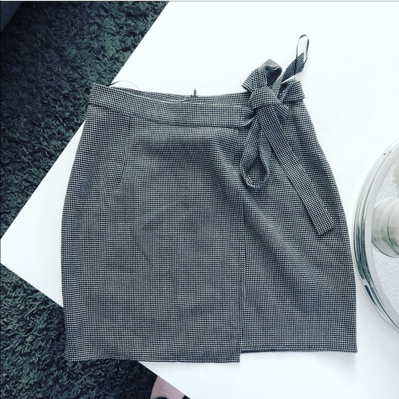 LF Dresses & Skirts - Black/white side tie skirt - LF boutique- NWT
